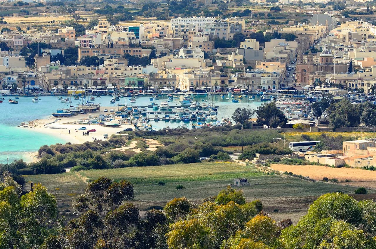 Gdzie zjeść w Marsaxlokk? Odkryj najlepsze lokalne smaki
