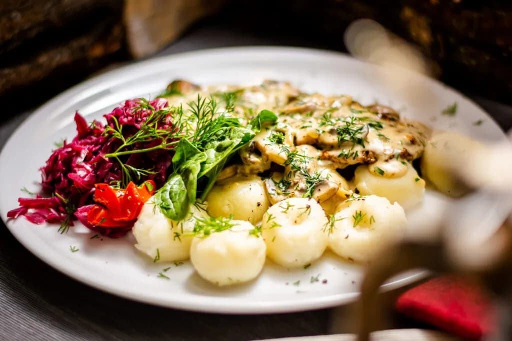 Gdzie zjeść w Katowicach? Odkryj najlepsze miejsca na posiłek