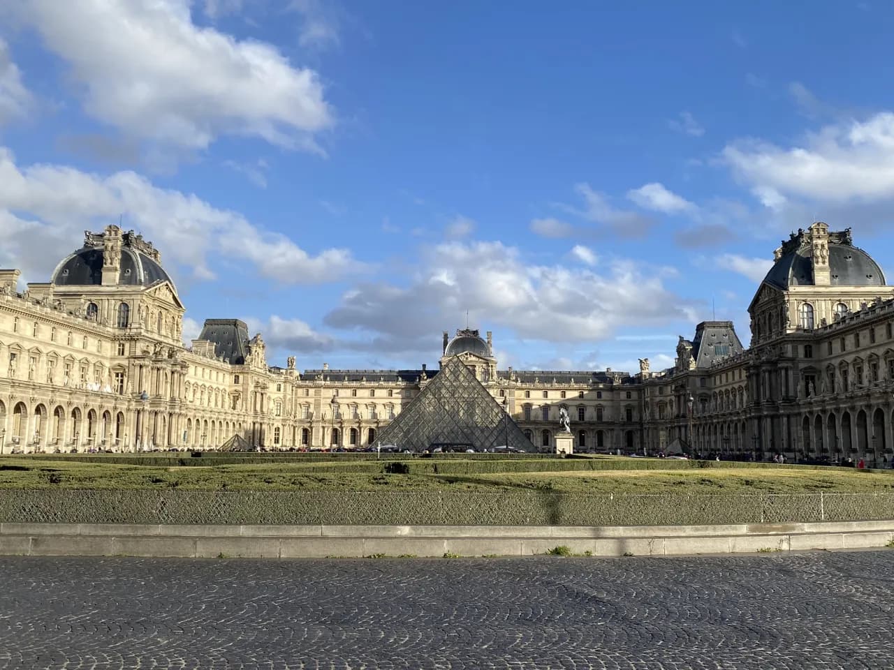 Ile czasu na zwiedzanie Luwru, aby nie być przytłoczonym?