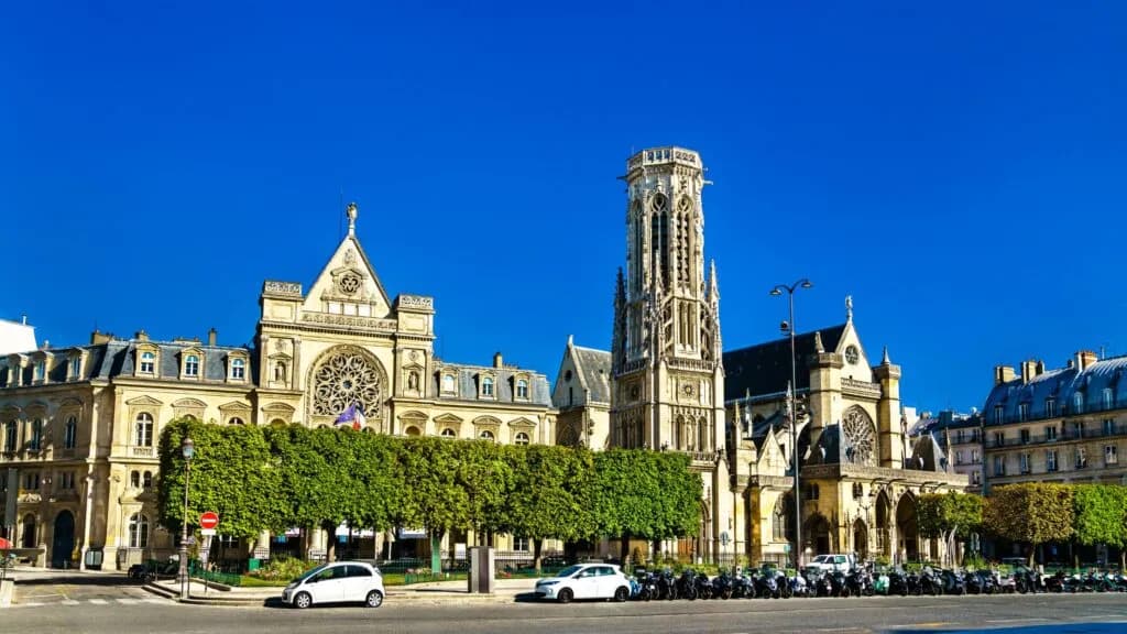 Gdzie nocować w Paryżu? Odkryj najlepsze dzielnice i oferty