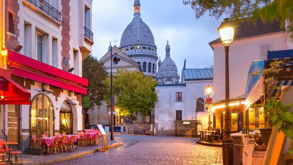 Gdzie spać w Paryżu? Odkryj najlepsze i tanie noclegi w stolicy