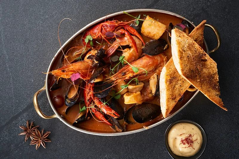 Bouillabaisse - tajemnice autentycznej francuskiej zupy rybnej