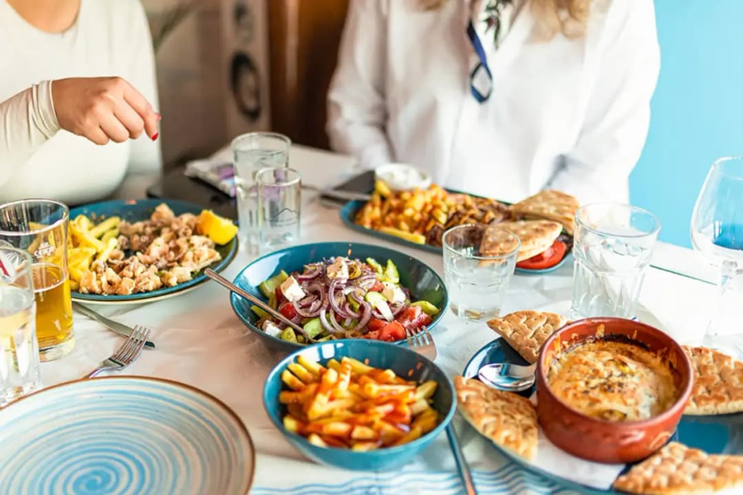 Gdzie zjeść w Atenach: Tanie i pyszne greckie smaki na wyciągnięcie ręki