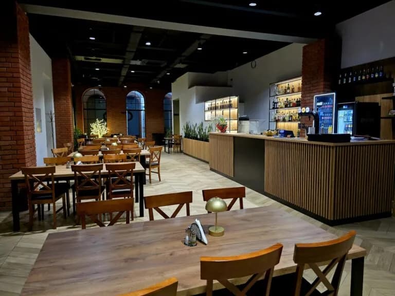 Gdzie zjeść w Wadowicach? Odkryj najlepsze restauracje i smaki