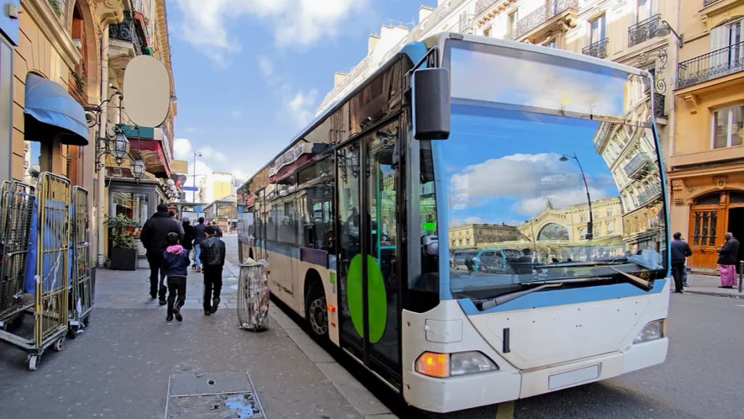 Jak dojechać do Wersalu z centrum Paryża - najwygodniejsze opcje transportu